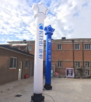 Un danseur d'air gonflable en PVC agitant une flamme Un homme de tube publicitaire gonflable
