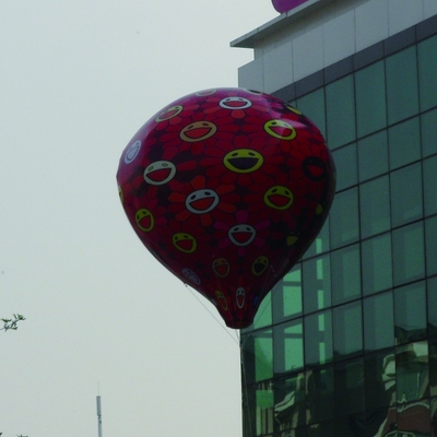 Ballon volant publicitaire à sphère géante ballon hélium sur mesure pour événement sportif