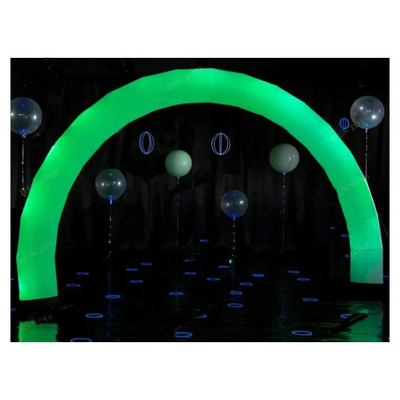 Arcs à couleur blanche gonflables pour l'extérieur avec des lumières LED RVB pour la publicité d'événements