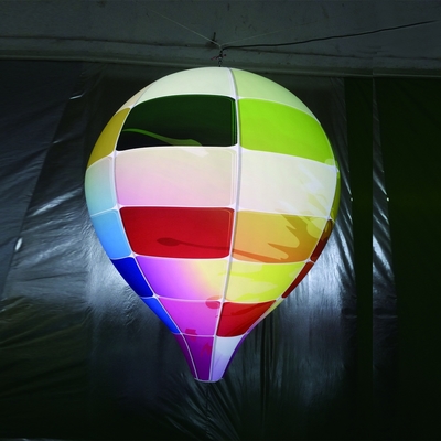 Un ballon gonflable en PVC rempli d' hélium pour l' événement