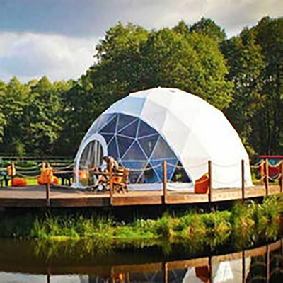 Une grande tente gonflable de luxe